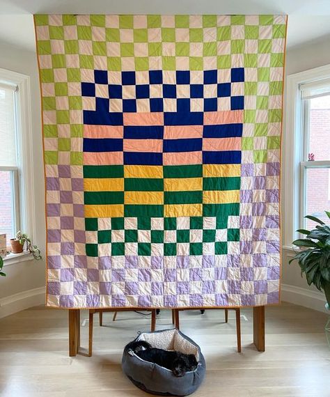 Very Easy Quilt Patterns, Modern Patchwork Quilt, Minimal Quilt, Easy Beginner Quilt, Quilt Patterns For Beginners, Puffy Quilt, Retro Quilt, Gingham Quilt, Charm Pack Quilt