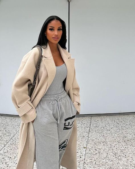 Fanny Neguesha, Errands Outfit, Best Winter Outfits, Winter Fashion Outfits Casual, Modesty Fashion, Classy Casual Outfits, Midi Skirts, Airport Outfit, Lookbook Outfits