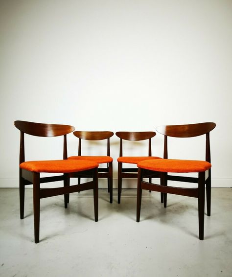 Terrace Dining Room, Mcm Dining Chairs, Mid Century Dining Set, Terrace Dining, Dining Chair Makeover, Retro Chairs, Retro Dining Chairs, Dining Chair Upholstery, Midcentury Modern Dining Table