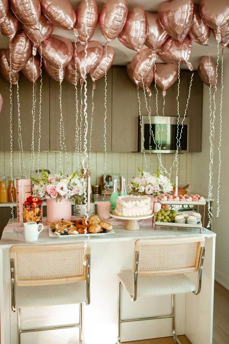 How I Hosted an At-Home Galentine's Brunch - #EniGivenSunday Birthday Brunch At Home Decorations, Women’s Birthday Decor, Brunch Ideas Home, Home Brunch Decor, Mom Birthday Decoration Ideas At Home, Brunch Party At Home, Birthday 26 Years Ideas Girl, Host Brunch At Home, Hosting Decor Ideas