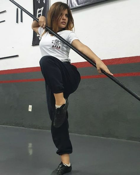 Pose Reference Martial Arts, Combat Pose Reference Photo, Bow Staff Pose, Posing With Staff, Taekwondo Poses Reference, Dragging Pose Reference, Bo Staff Reference, Baguazhang Poses, Staff Reference Pose