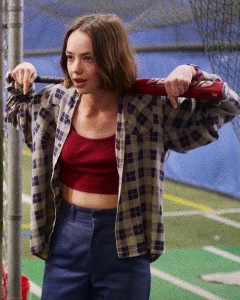 ‘i know i’m not easy’ on Instagram: “you’re telling me people thought they were straight in the first season 😂 #brigettelundypaine #fivelstewart #atypical #caseygarner…” Casey Atypical, Brigette Lundy Paine, Look Winter, Outfit Trends, Girl Crushes, Soft Grunge, I Love Girls, Doc Martens, Looks Style