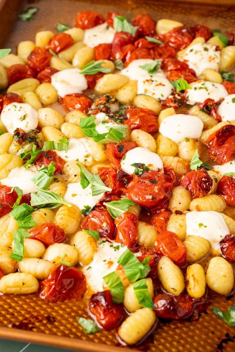 Sheet Pan Gnocchi, Popular Pasta Recipes, Gnocchi Recipes Easy, Fried Pasta, Baked Gnocchi, Easy Sheet Pan Dinners, Meatless Dinner, Gnocchi Recipes, Quick Bread Recipes