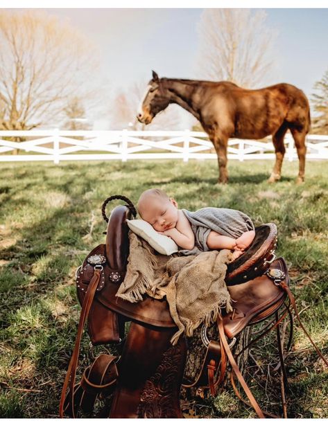 Western Baby Pictures, Outdoor Newborn Photography, Newborn Family Pictures, Maternity Photography Poses Outdoors, Pictures With Horses, Western Photography, Baby Pictures Newborn, Western Babies