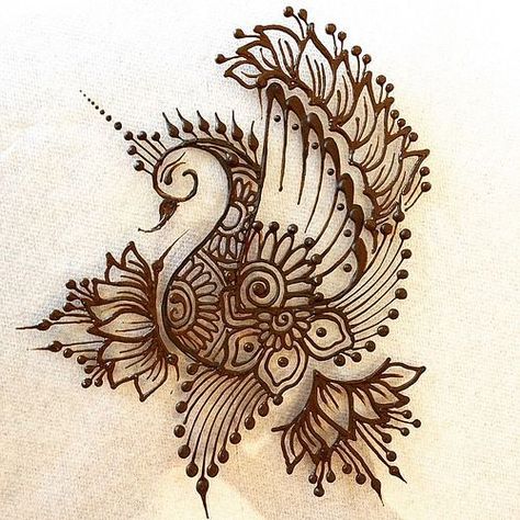 Henna Animals, Henna Peacock, Mandala Arm Tattoo, Traditional Henna Designs, Henne Tattoo, Jagua Henna, Henna Drawings, Traditional Henna, Bridal Mehendi Designs Hands