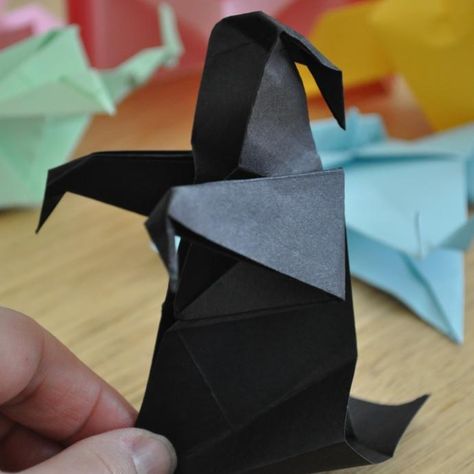 A papercraft blog featuring sci-fi, geek, and pop culture themed paper models. Harry Potter Origami, Harry Potter Classes, Harry Potter Classroom, Festa Harry Potter, Harry Potter Birthday Party, Harry Potter Christmas, Harry Potter Crafts, Harry Potter Fanfiction, Harry Potter Theme