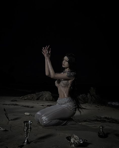 Dark Mermaid Aesthetic, Siren Costume, Dark Mermaid, Siren Mermaid, Water Nymphs, Mermaid Aesthetic, Beach Photoshoot, Birthday Photoshoot, Sirens