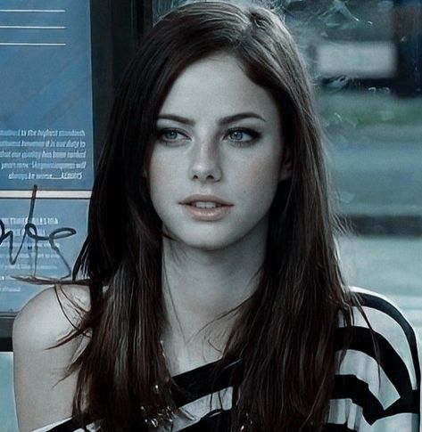 Kaya Scodelario Skins, Effy Stonem Style, Skins Effy, Effy Skins, Brown Eyes Black Hair, Dark Princess, Maze Runner Cast, Skin Aesthetics, Effy Stonem