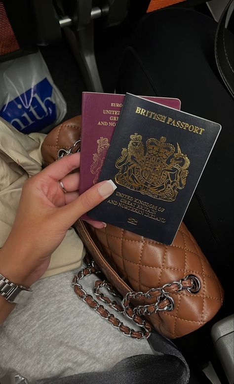 Passport Aesthetic, London Passport, Biometric Passport, Preppy Travel, Passport Services, British Passport, England Aesthetic, Passport Pictures, London Vibes