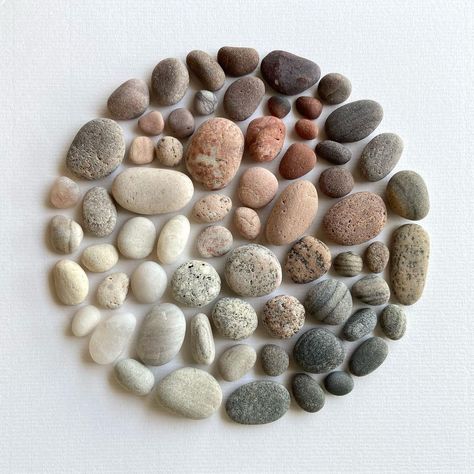 Sea Glass Art Projects, Stone Wall Art, Organic Art, Rock And Pebbles, Shell Crafts Diy, Glass Art Projects, Rock Decor, Home Diy Ideas, Stone Crafts