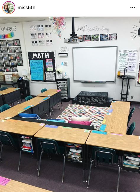 Desk Arrangement, Classroom Seating Arrangements, Desk Arrangements, Classroom Arrangement, Classroom Desk, Classroom Seating, Classroom Layout, Flexible Seating, New Classroom