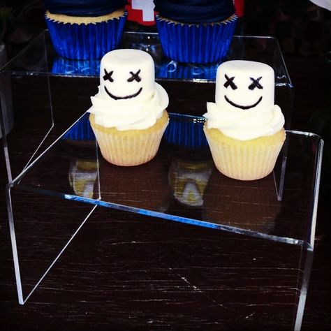 Fortnite Party Food, Fortnite Cupcakes, Campfire Cake, Emoji Cake, Fortnite Party, Cupcakes Birthday, Cupcakes For Boys, Boy Birthday Party Themes, Party Food Ideas