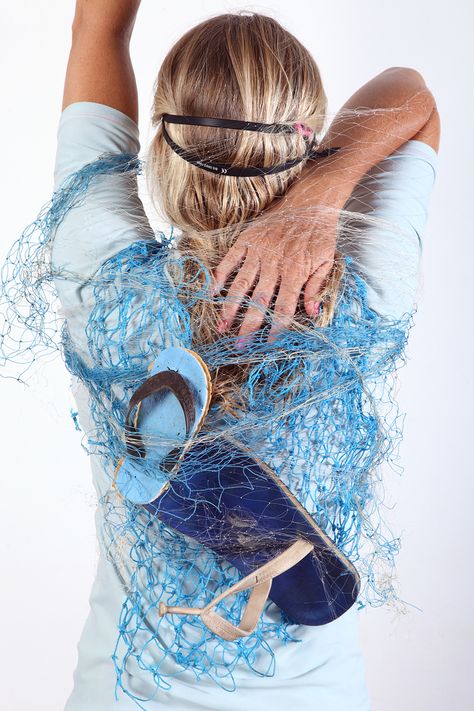 https://www.treehugger.com/slideshows/ocean-conservation/artist-depicts-humans-entangled-plastic-ocean-waste/ Pollution Photography, Environment Photography, Waste Art, Ocean Waste, Marine Pollution, Ocean Pollution, Trash Art, Environmental Pollution, Water Pollution