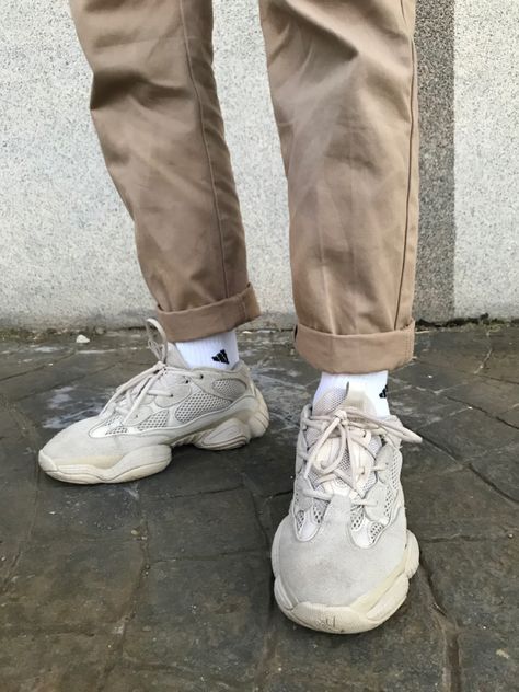 Yeezy 500 Bone White Outfit, Yeezy 500 Outfit Mens, Yeezy 500 Outfit, Yeezy Shoes Outfit, Kanye West Outfits, Yeezy Outfit, Streetwear Fall, Yeezy 500, Beige Outfit