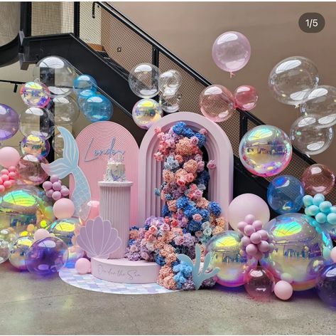 Under The Sea Centerpieces, Tas Celine, Balloon Birthday Themes, Ocean Birthday Party, Mermaid Birthday Party Decorations, Mermaid Theme Birthday Party, Baby Birthday Decorations, Baby Birthday Themes, Baby Shower Theme Decorations