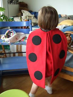 C'est super facile: Coccinelle pour demoiselle Lady Bird Costume, Ladybird Costume, Recycled Costumes, Ladybug Costume, Bird Costume, Costume Tutorial, Fancy Dress For Kids, Creative Idea, Lady Bird