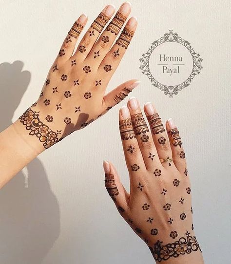 Karva Chauth Mehndi Designs, Small Henna Designs, Cute Henna Designs, Tattoos Henna, Jagua Henna, Henna Hand, Cute Henna, Finger Henna Designs, Eid Mehndi Designs