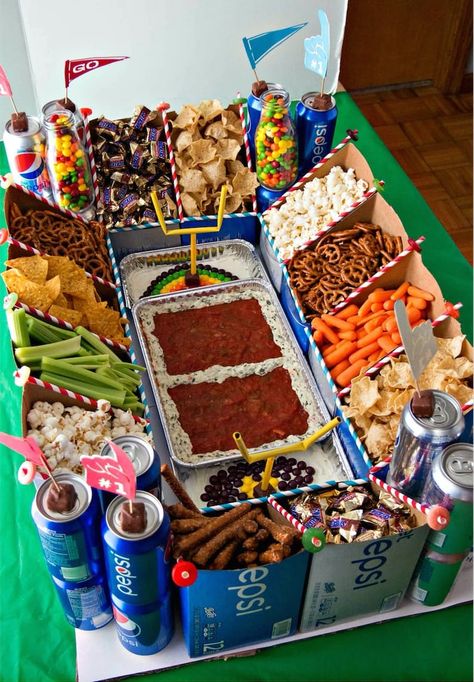 Amp Up Your Super Bowl Party With a DIY Snackadium (AKA Snack Stadium)! Looking for ideas for a super football party? Check out this round up. From easy to intense, these impressive spreads of appetizers will seriously impress your guests. If you're thinking about how to build one, you need to see this. Football Snack Stadium, Super Bowl Essen, Snack Stadium, Football Party Foods, Healthy Superbowl Snacks, Sports Theme Birthday, Bowl Party Food, Football Snacks, Football Birthday Party