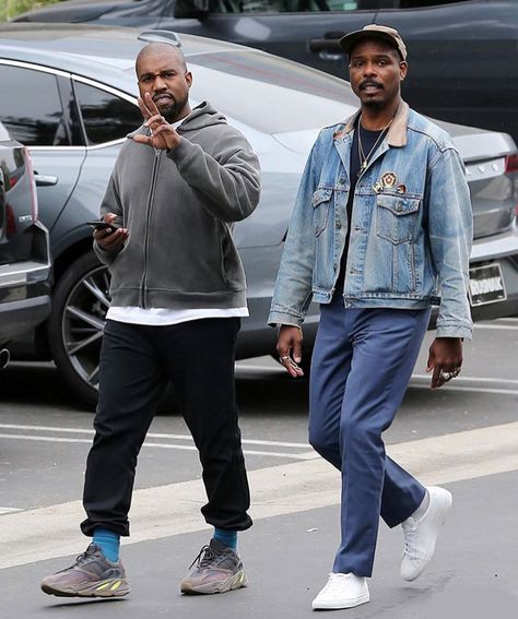 Pinterest ; @Aboodi_nixon „ Yeezy 700 Mauve, Mauve Outfit, Kanye West Outfits, Kanye Fashion, Kanye West Style, Yeezy Fashion, Yeezy Outfit, Perfect Sneakers, Yeezy 700