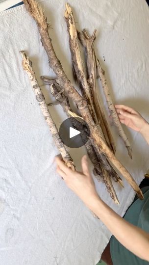 Xmas Tree Branches Ideas, Branch Xmas Tree, What To Make With Tree Branches, Tree Branch Garland, Decorating With Sticks Branches, Decorating With Branches And Twigs, Tree Branches Ideas Diy Projects, Crafts With Tree Branches, Tree Limbs Decor Branches