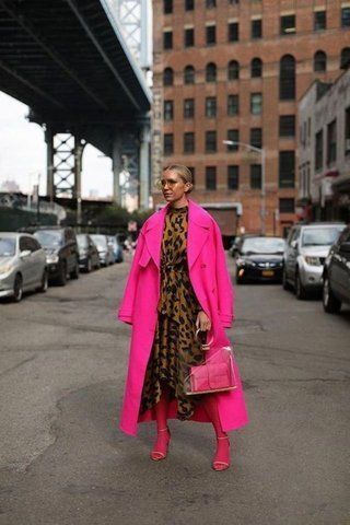 Office Lookbook, Pink Coat Outfit, Electric Style, Maximalist Fashion, Blair Eadie, Fall Fashion Coats, Mode Editorials, Atlantic Pacific, Hijab Look