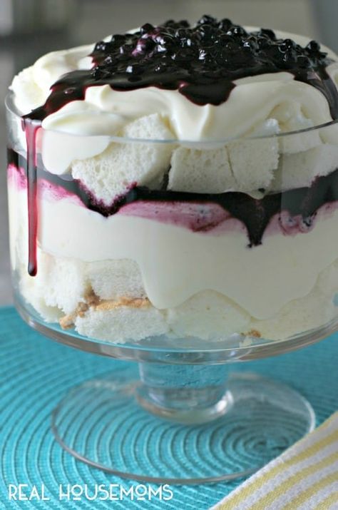 Healthy Trifle Recipes, Yogurt Trifle, Healthy Trifle, Cheesecake Parfait Recipes, Breakfast Yogurt Parfait, Trifle Bowl Recipes, Refrigerated Desserts, Mason Jar Recipe, Sugar Free Pudding