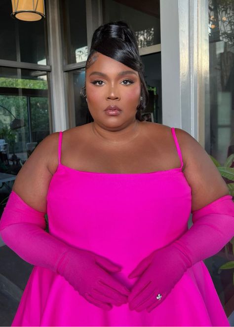 Barbiecore's all-pink-everything aesthetic is the hottest beauty trend of 2023 – here's how to nail the brief. Bright Pink Dresses, Black Leather Dress Shoes, Barbie Core, Old Hollywood Style, Quoi Porter, Moda Paris, Pink Girly Things, Pink Swimsuit, Moda Plus