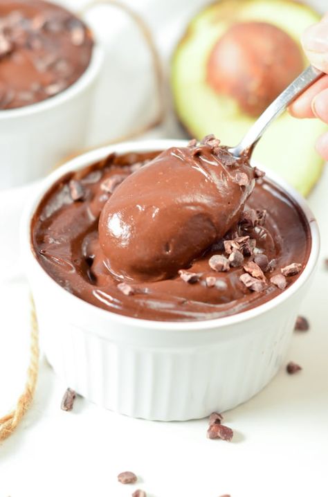 Avocado Recipes Dessert, Chocolate Avocado Pudding, Allergy Friendly Desserts, Fruit Desserts Easy, Pudding Chia, Dessert Mousse, Avocado Dessert, Avocado Chocolate Pudding, Avocado Pudding