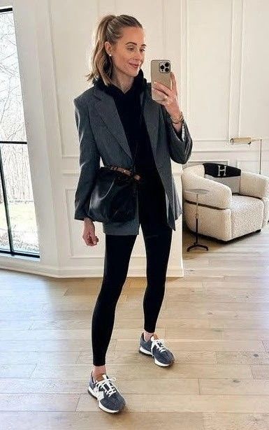 Classy Outfits With Sneakers, Nb Sneakers, Black Sneakers Outfit, Comfortable Winter Outfits, Cozy Winter Fashion, Outfits With Sneakers, Trainers Outfit, Look Legging, New Balance Outfit