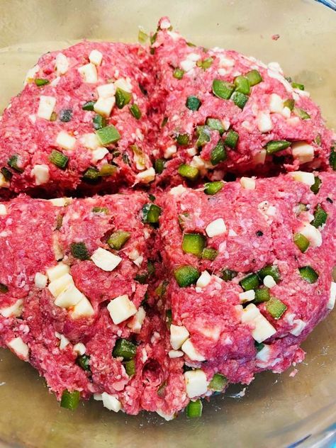 Jalepeno Burgers, Jalapeno Burger Recipe, Ground Beef Burger Recipe, Jalapeno Burger, Burger Recipes Beef, Jalapeno Pepper, Homemade Burgers, Hamburger Recipes, Ooey Gooey