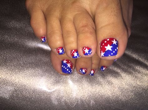 4th Of July Toenail Designs, Patriotic Pedicure, 4th Of July Toes, Nails Patriotic, Easy Nail Art Tutorial, Firework Nail Art, 4th Nails, Patriotic Nails Design, Firework Nails