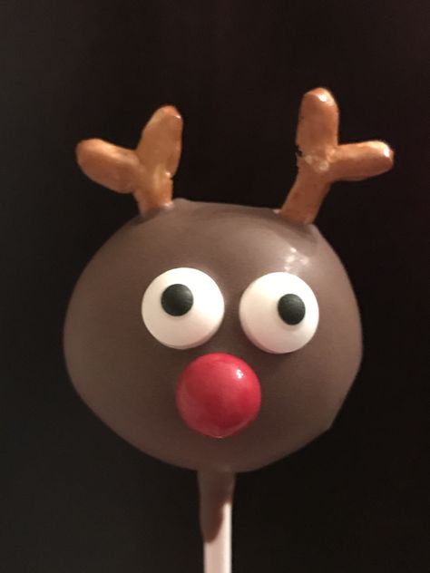 Rudolph Cake Pop- Christmas Reindeer Pops, Holiday Cake Pop, Reindeer Cake, Reindeer Cakes, Fudge Pops, Christmas Snack, Cake Pop Decorating, Christmas Cake Pops, Cake Pop Sticks