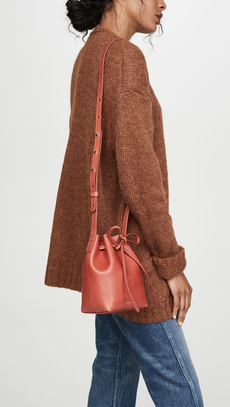 Mini Bucket Bag Outfit, Bucket Bag Street Style, Silhouette Outfits, Bucket Bag Outfit, Mansur Gavriel Mini Bucket Bag, Mansur Gavriel Bucket Bag, Mansur Gavriel Bag, Mini Bucket Bag, Mini Bucket Bags