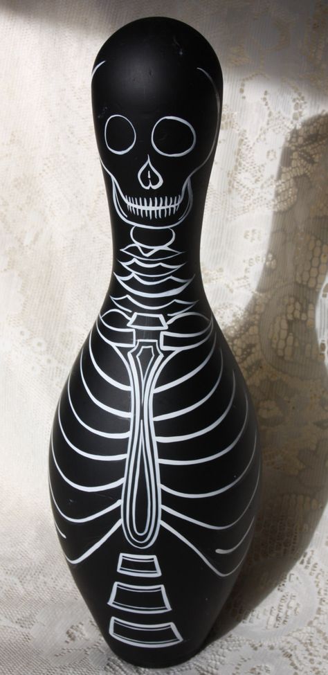 Skeleton pinstriped bowling pin by StParkz on Etsy, $55.00 Bowling Pin Halloween Crafts, Halloween Bowling Pin Ideas, Painted Bowling Pins Ideas, Bowling Pin Painting Ideas, Halloween Bowling Pins, Bowling Pins Ideas, Painted Bowling Pins, Bowling Pin Art, Halloween Bowling