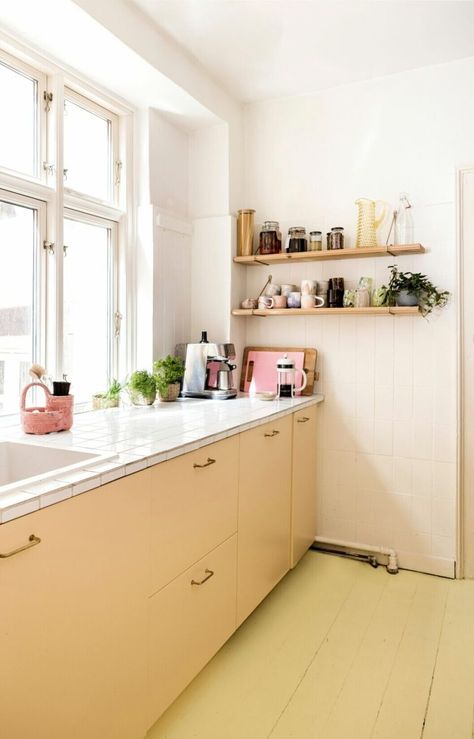 Colorful Scandinavian Interior, Yellow Apartment, Espresso Aesthetic, Small Kitchen Colors, Scandinavian Interior Kitchen, Kitchen Yellow, Scandinavian Style Home, Art Interiors, Scandinavian Kitchen