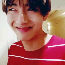 #wattpad #de-todo Estos son fails o simplemente cosas graciosas de BANGTAN, pero absolutamente todos serán Gifs. Bueno sin mas, espero que les guste ˎ₍•ʚ•₎ˏ Bts Meme Faces, Bts Reactions, Taehyung Funny, Bodo, Bts Funny Moments, Kim Taehyung Funny, Meme Faces, Fan Fiction, Jimin Jungkook