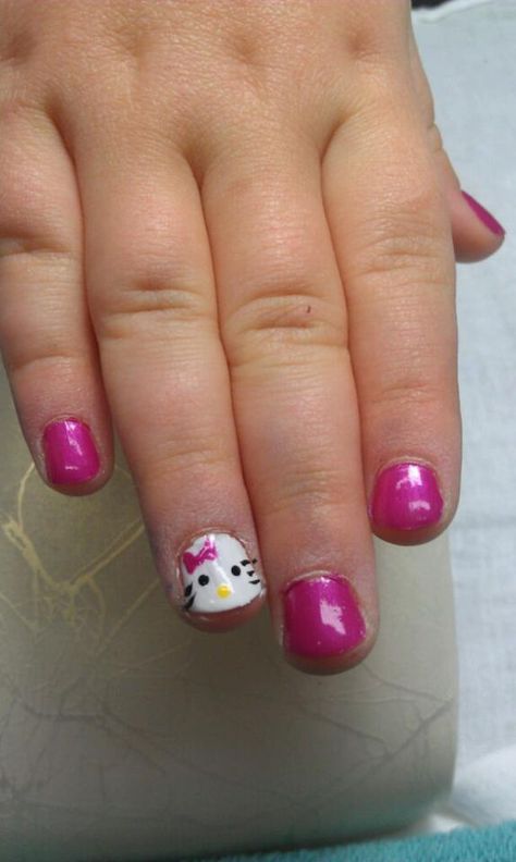 Sweet pink hello kitty nails on the cutest little girl! Pink Kid Nails, Kids Hello Kitty Nails, Hello Kitty Nails For Kids, Cute Easy Nail Designs, Hello Kitty Nails Art, Kids Nail Designs, Girls Nail Designs, Nail Art For Kids, Kitty Nails