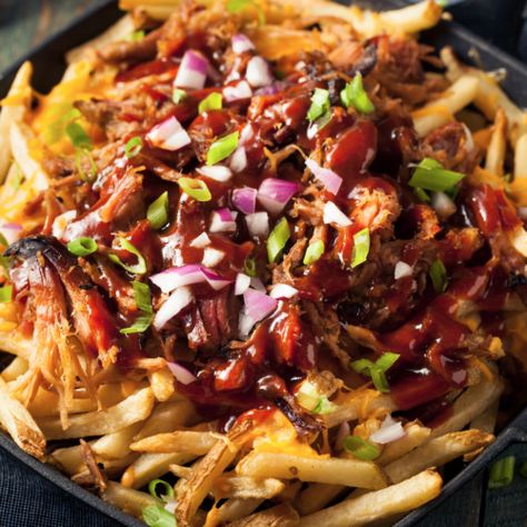 BBQ Pulled Pork Loaded Fries - Fatgirlskinny.net | Slimming World Recipes & More Pulled Bbq Pork, Barbecue Chicken Recipe, Loaded Fries, Healthy Vegan Snacks, Slow Cooked Meals, Homemade Bbq, Bbq Pulled Pork, Healthy Eating For Kids, Poutine