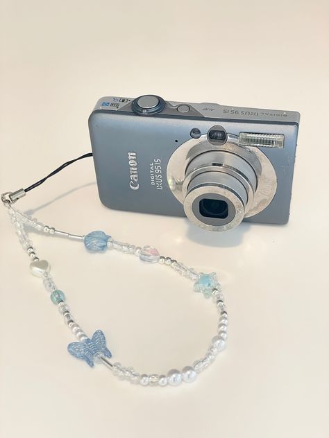 Canon Ixy 20is, Y2k Camera, Digi Camera, Silver Y2k, Digital Camera Tips, Canon Ixus, Digi Cam, Cute Camera, Canon Digital Camera