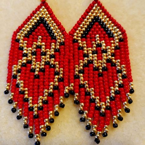 Handmade Heart Fringe Earrings Native American Quilt Patterns, Anting Manik, Miyuki Beads Pattern, Diy Seed Bead Earrings, Seed Bead Jewelry Patterns, Beaded Earrings Native, Beadwork Designs, Beaded Earrings Tutorials, Beaded Earrings Diy