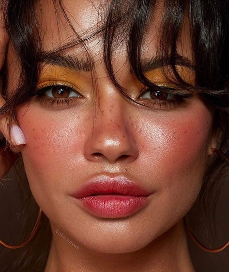 M·A·C Cosmetics UK & Ireland on Instagram: “Pumpkin Spice Eyes 🍁 Who else is feeling these autumnal beauty hues? ⁠ ⁠ Try it for yourself: -Strobe Cream in Pinklite⁠ -Glow Play Blush…” Pumpkin Spice Makeup, Barely There Makeup, Beach Glow, Classy Makeup, Strobe Cream, Beauty And Makeup, Makeup Hairstyle, Brown Eyed Girls, Natural Women