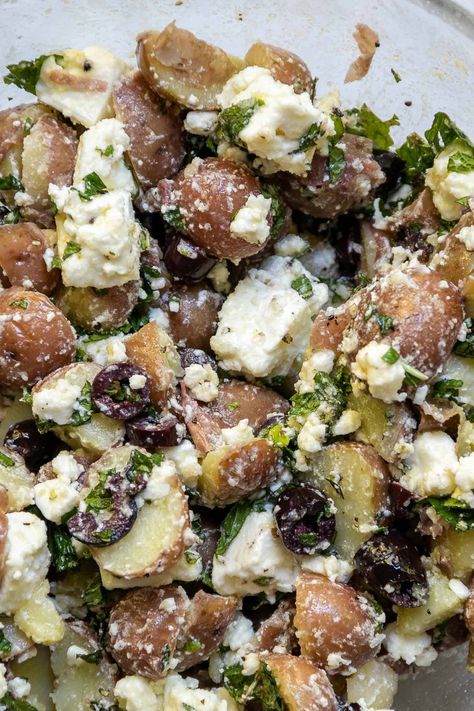 GREEK RED POTATO SALAD - This recipe is so easy potato salad requires just a few ingredients. It's perfect as a side salad or even for picnics and potlucks Greek Potato Salad, Red Potato Salad, Red Potato, Baby Red Potatoes, Easy Potato Salad, Baby Red, Greek Style, Red Potatoes, Side Salad