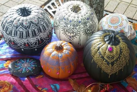 Quirky Bohemian Mama | Bohemian Lifestyle Blog: Boho No-Carve Pumpkin Inspiration! Fall Pumpkin Painting Ideas, Fall Pumpkin Painting, Pumpkin Inspiration, Creative Pumpkin Decorating, Thanksgiving Home Decorations, Bohemian Mama, Pumpkin Decorating Contest, Dead Makeup, Pumpkin Contest