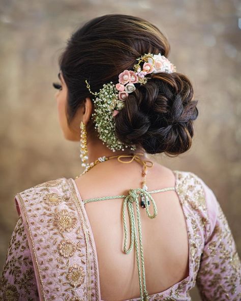 Indian Bun Hairstyles, Hairstyles For Indian Wedding, Bridal Hair Decorations, Bridal Hairstyle Indian Wedding, Unique Wedding Hairstyles, Wedding Guest Makeup, Wedding Bun Hairstyles, Engagement Hairstyles, Bridal Bun