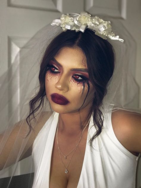 Zombie Bride Makeup, Zombie Bride Halloween Costume, Maquillage Halloween Zombie, Zombie Bride Costume, Halloween Bride Costumes, Vampire Makeup Halloween, Zombie Halloween Makeup, Halloweenský Makeup, Dead Bride