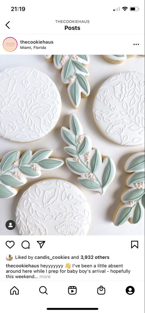 Easy Sugar Cookie Designs, Floral Cookies Decorated, Floral Sugar Cookies, Flood Cookies, Grad Cookies, Baking Design, Floral Cookies, Flower Sugar Cookies, Bridal Cookies