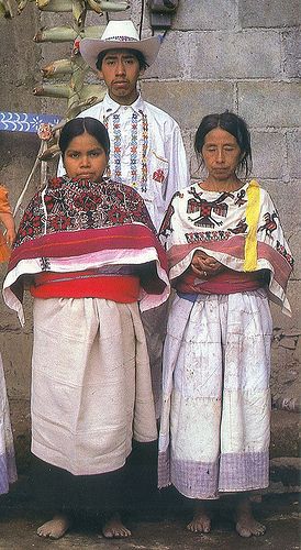 Otomi People San Pablito Indigenous Media, Mexican Traditional Clothing, Aztec Civilization, Book Costumes, Mexican Outfit, Unique Faces, Indigenous People, Historical Dresses, Look Cool