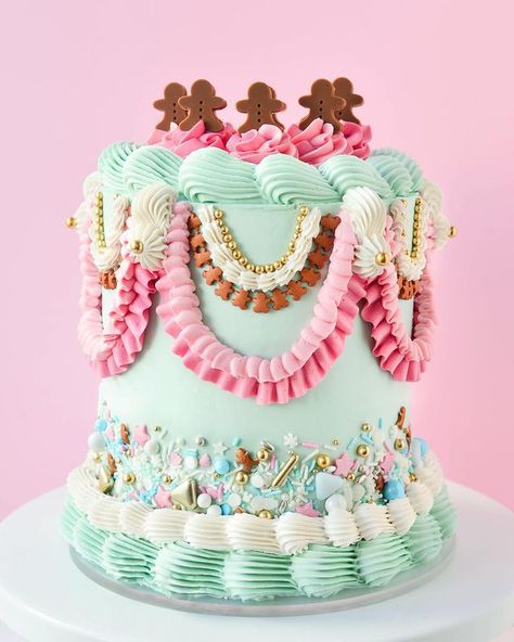 Lindsey (@lindseyjulias) • Instagram photos and videos Thanksgiving Birthday Cake, Cake Decor Ideas, Lambeth Cake, Bolo Vintage, Christmas Cake Designs, Ideas Navidad, Baking Inspiration, Baking Party, Gingerbread Cake