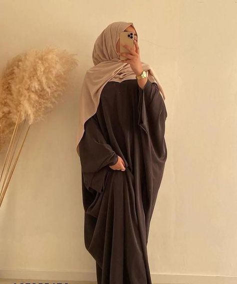 Trending Abaya, Fancy Kaftan, Hajib Fashion, Modest Outfits Muslim, Black Dupatta, Outfits Muslim, Abaya Outfit, Follow Your Passion, Niqab Fashion