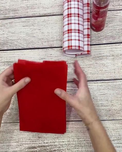 Bath & Body Works Canada on Instagram: "Ready to gift your Body Care haul? 💁‍♀️🎄 Let @beeandblooms show you how to wrap up those Body Care staples & get them ready to gift to the ones you love! Drop a 🎁 if you’re adding this video to your saves for future wrapping! . Êtes-vous prêts à offrir vos trésors de soins pour le corps? 💁‍♀️🎄 Laissez @beeandblooms vous montrer comment emballer ces soins incontournables pour les offrir à vos proches! Laissez cet émoji 🎁 si vous souhaitez ajouter cett Lotion Wrapping Ideas, Wrapping Bath And Body Works Gifts, How To Wrap Bath And Body Works Products, How To Wrap Body Spray Gift, Bath And Body Works Gift Ideas, Bath Body Works Lotion, Holidays 2023, Creative Wrapping, Bath & Body Works